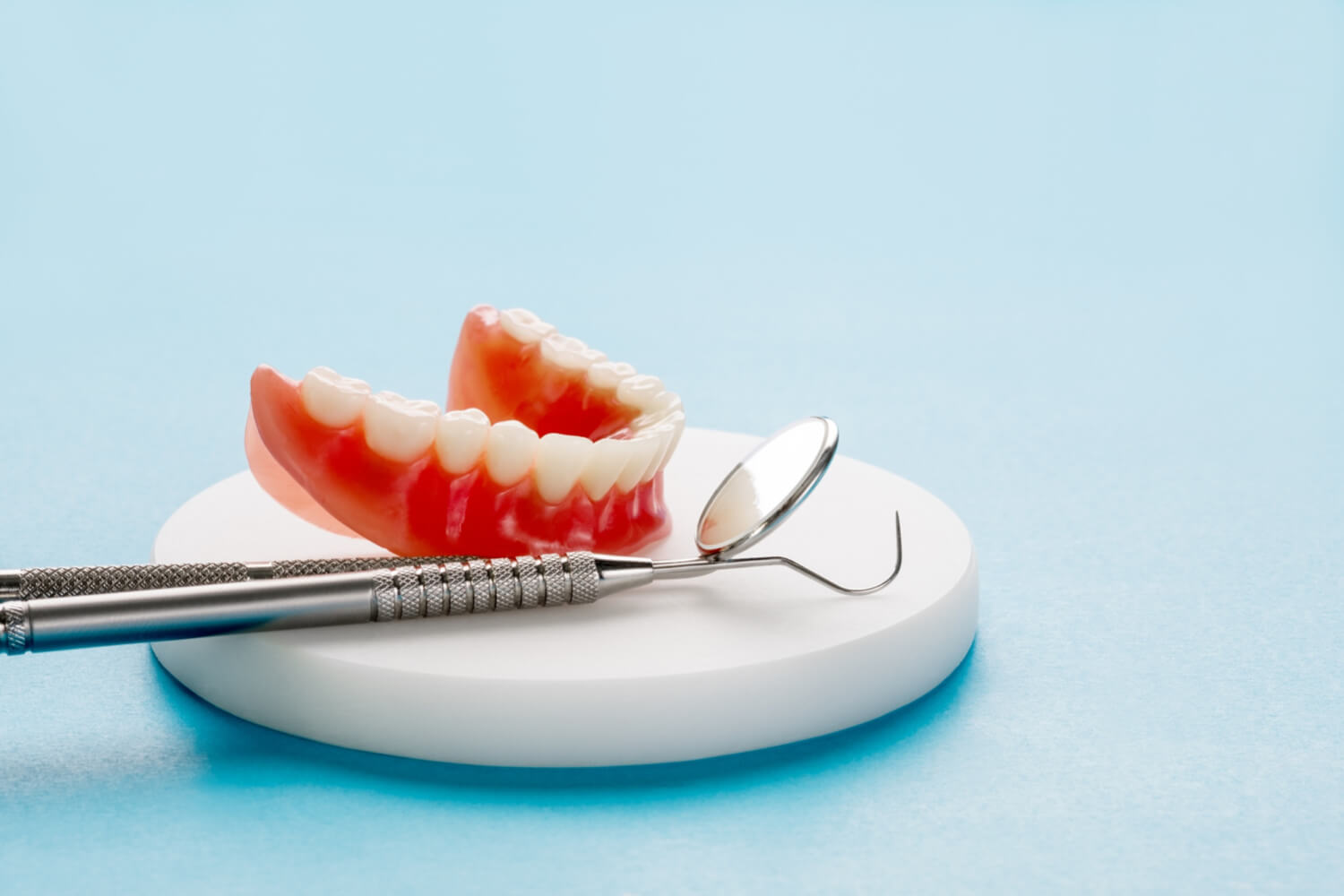 teeth model showing implant crown bridge model 2