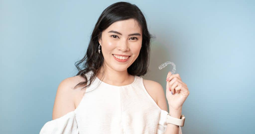 คลินิกจัดฟันที่จะทำให้ทุกคนตกหลุมรักรอยยิ้มของคุณ 15 ดี-aligner จัดฟันใส Header