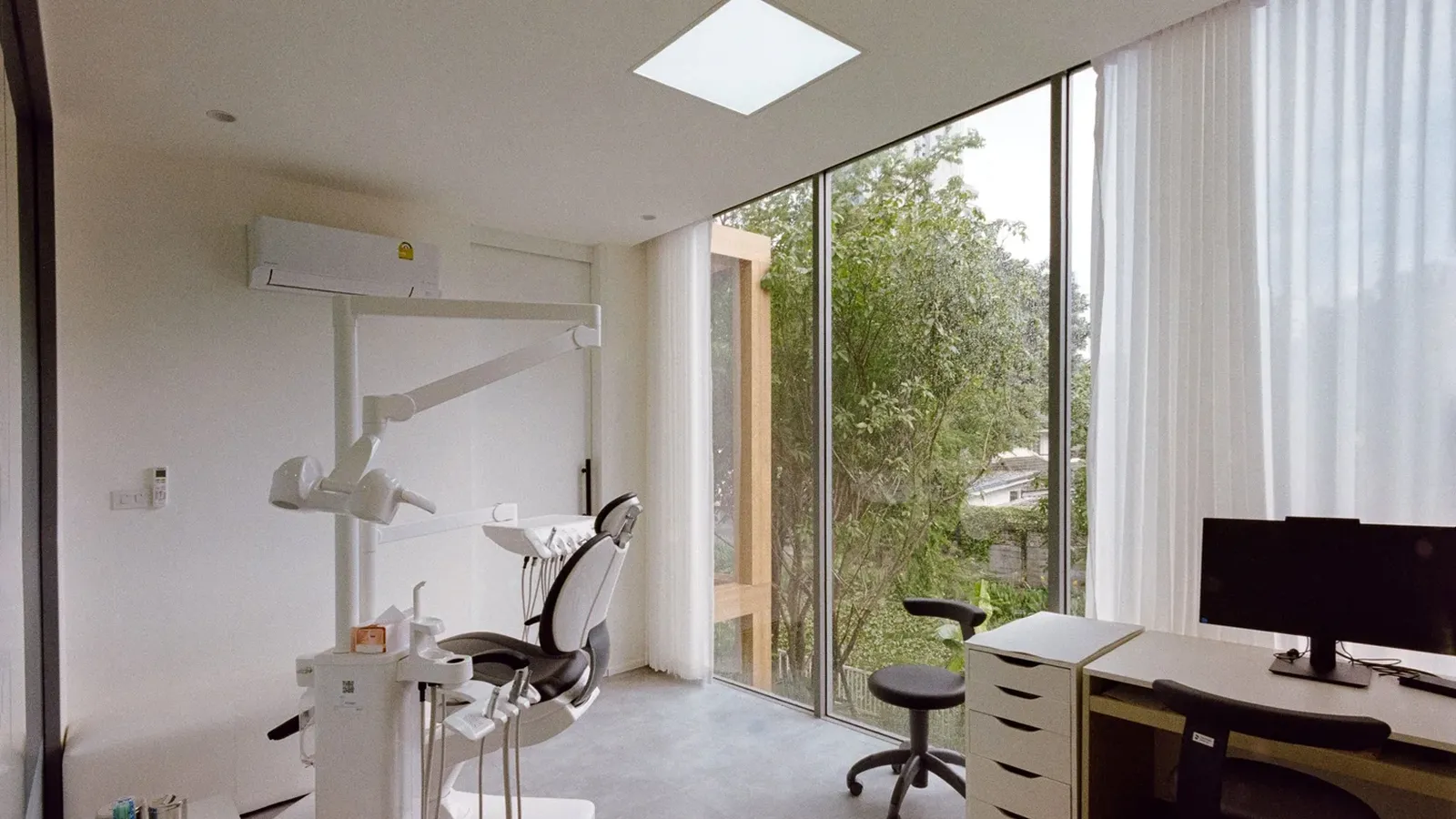 บรรยากาศคลินิก MITI Dental